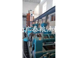 Yunnan walnut oil pressing workshop